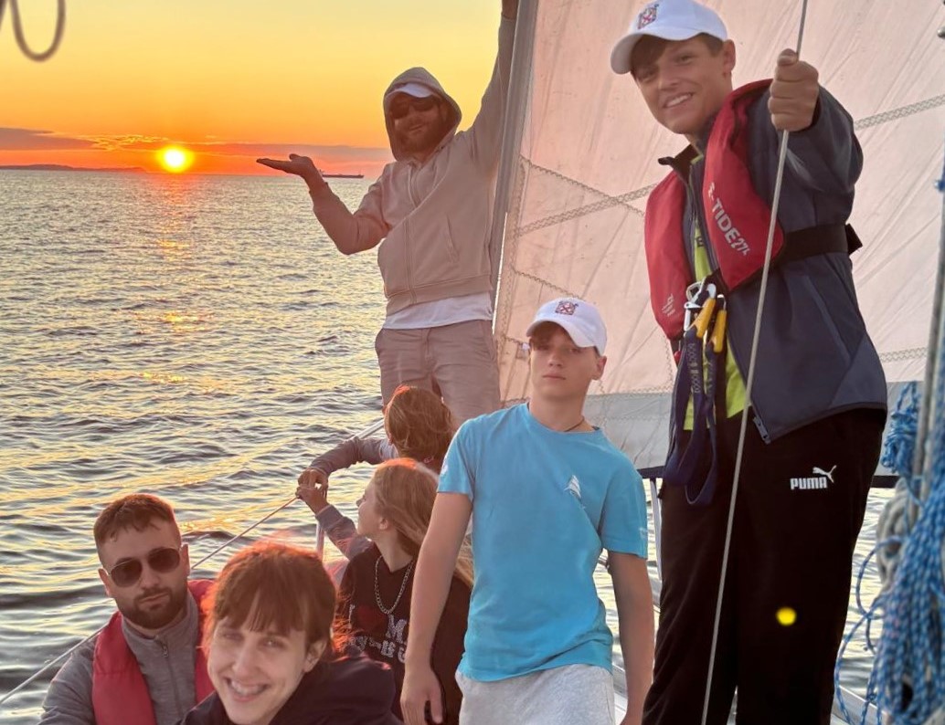 na dziobe zachod slonca poziom