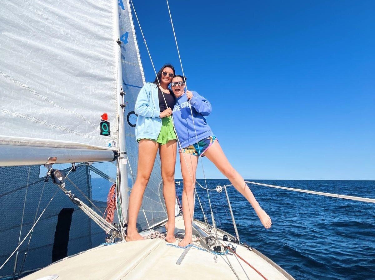 przy maszcie dwie poziom